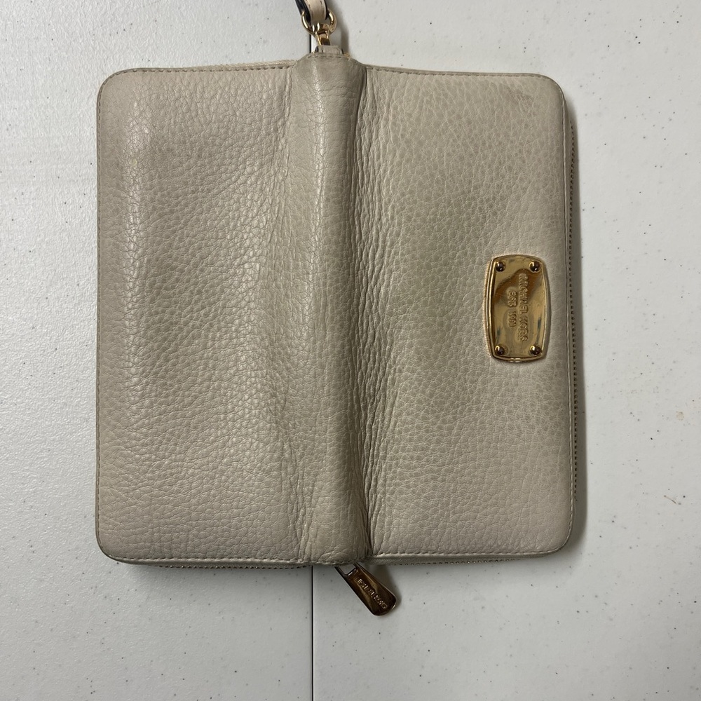 Michael Kors Beige Wallet with Gold Accents - Picture 3 of 8